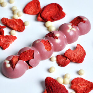 Ruby chocolate, freeze-dried strawberries, cereal balls – snack