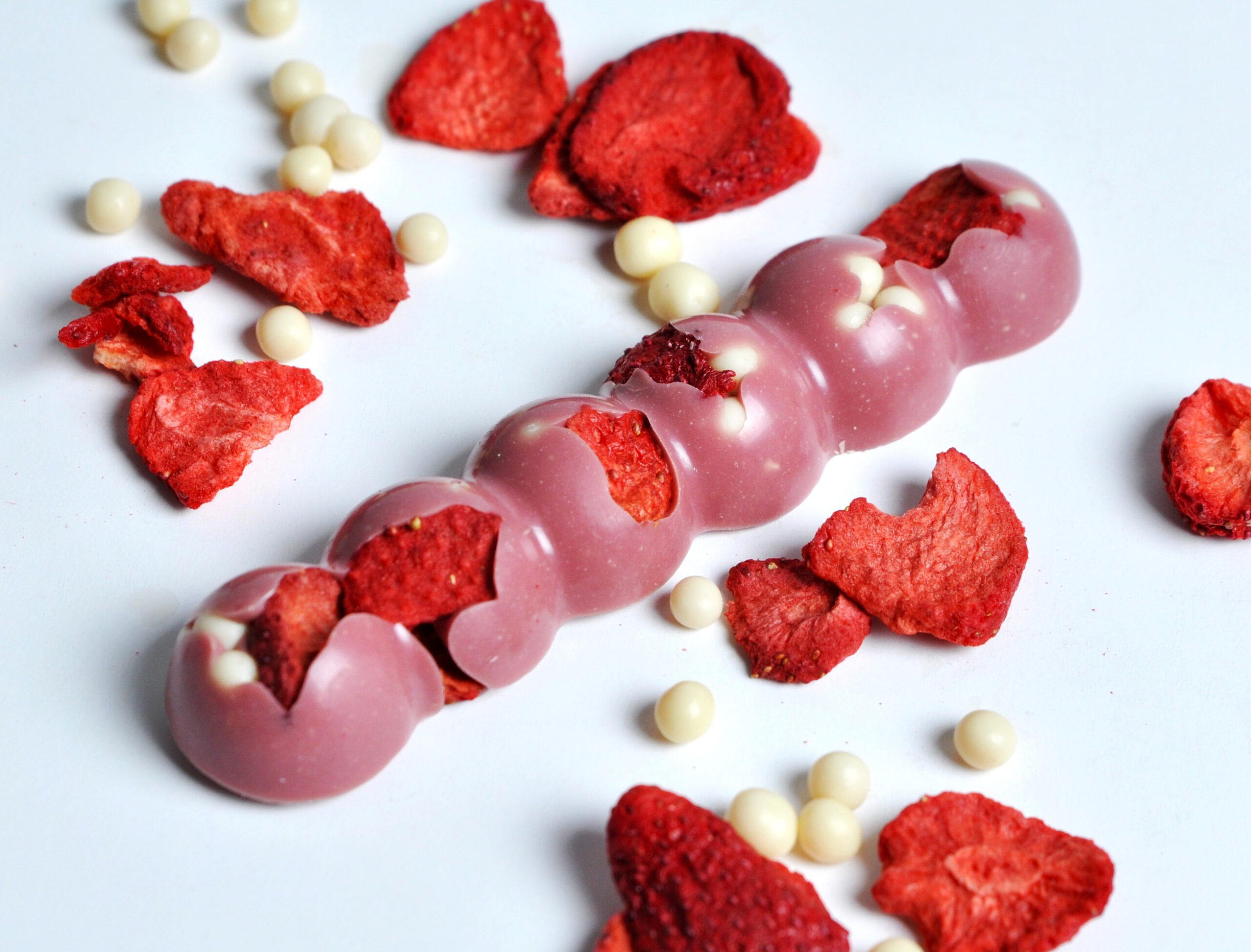 Ruby csoki, liofilizált eper, gabonagolyó – snack